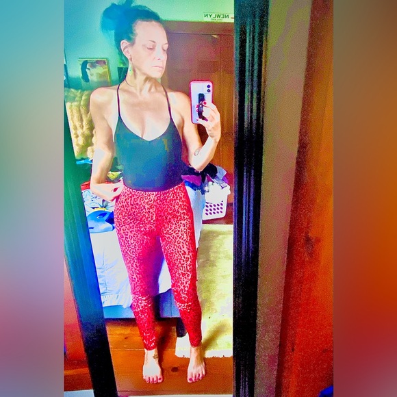 A WIDE VARIETY OF STYLES & SIZES FOR THE WHOLE FAMILY~BARGAINS EVERYWHERE! - Picture 2 of 15